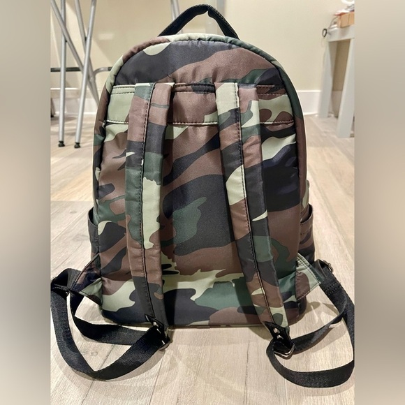 Superdry Green Camouflage Backpack with Patches, SuperDry Midi Backpack main image 7
